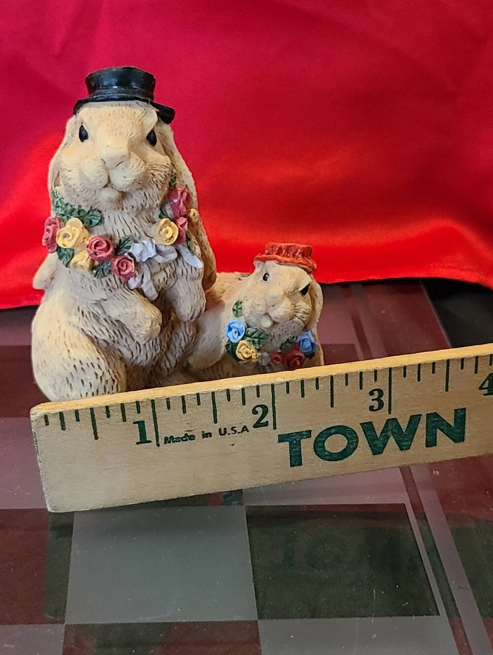 Decorative Small Pets Bunny Figurine with Floral Wreaths - Beige